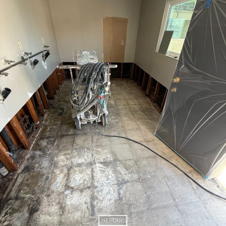 Room with partially removed vinyl flooring and exposed concrete subfloor, preparation stage before grinding and polishing.